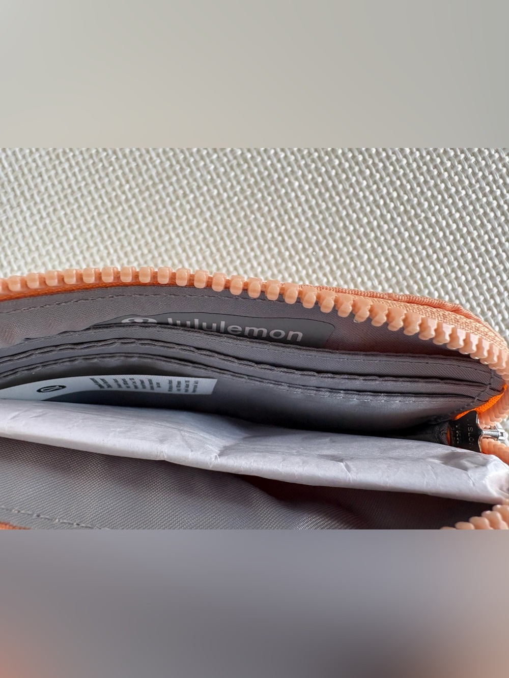 Lululemon Clippable Card Pouch Peach White NWT - Picture 3 of 6